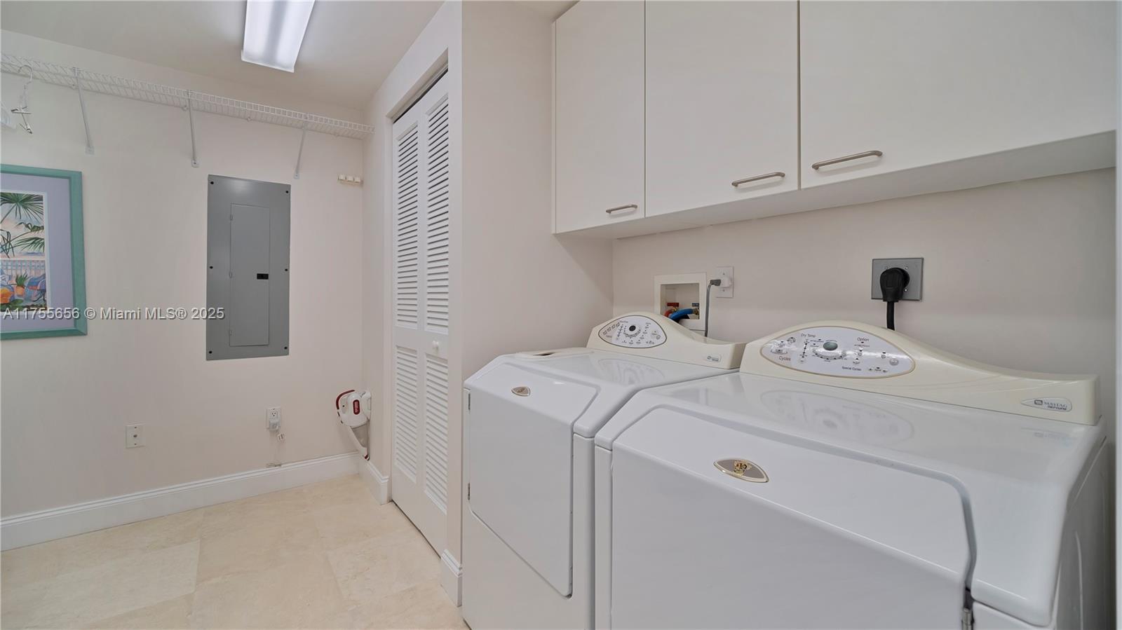 791 Crandon Boulevard, Unit 404 Key Biscayne, FL 33149 - Photo 28 of 46 Laundry / Utility Storage
