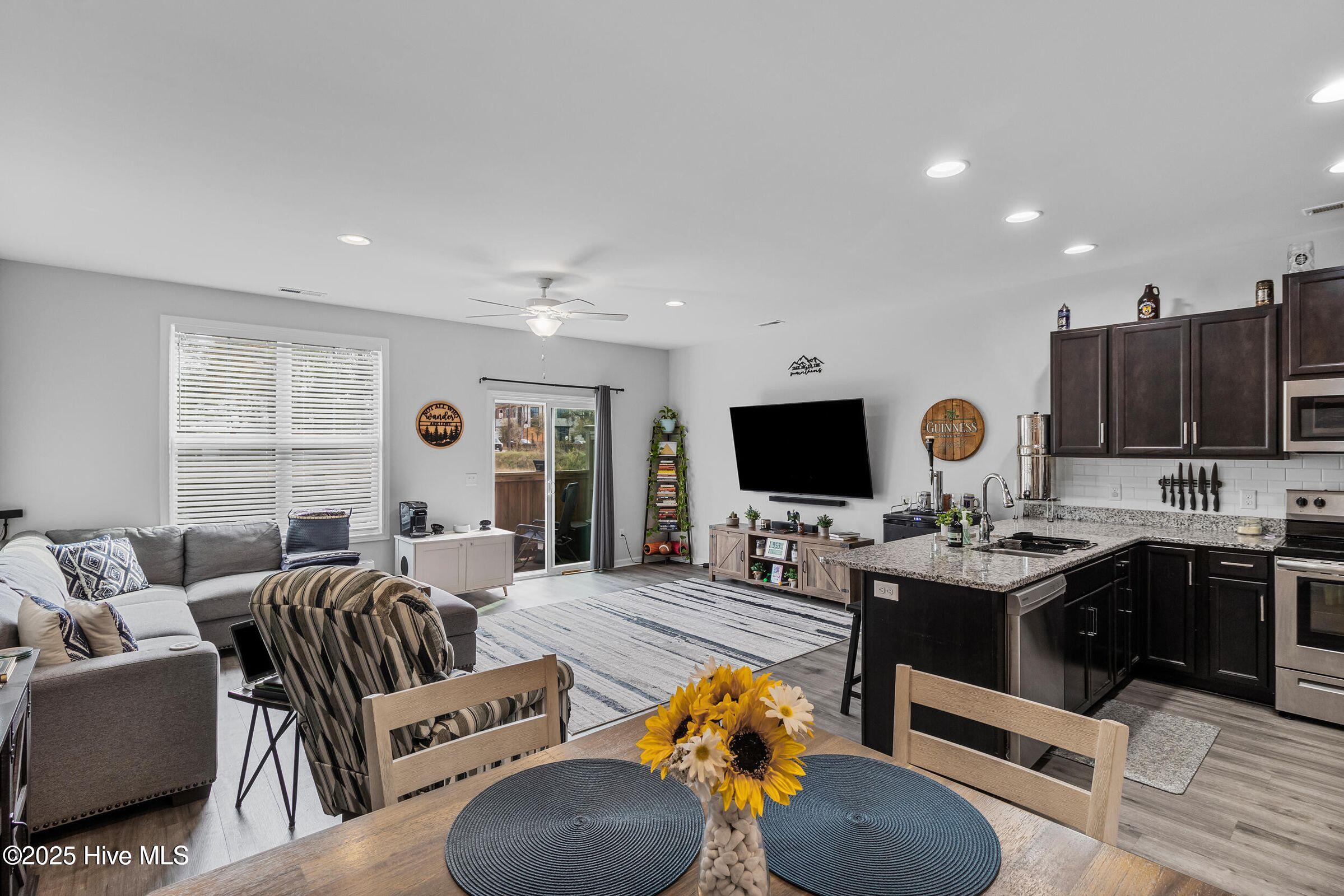 20 Aspen Road Hampstead, NC 28443 - Photo 2 of 7 20250806123457510571000000-o