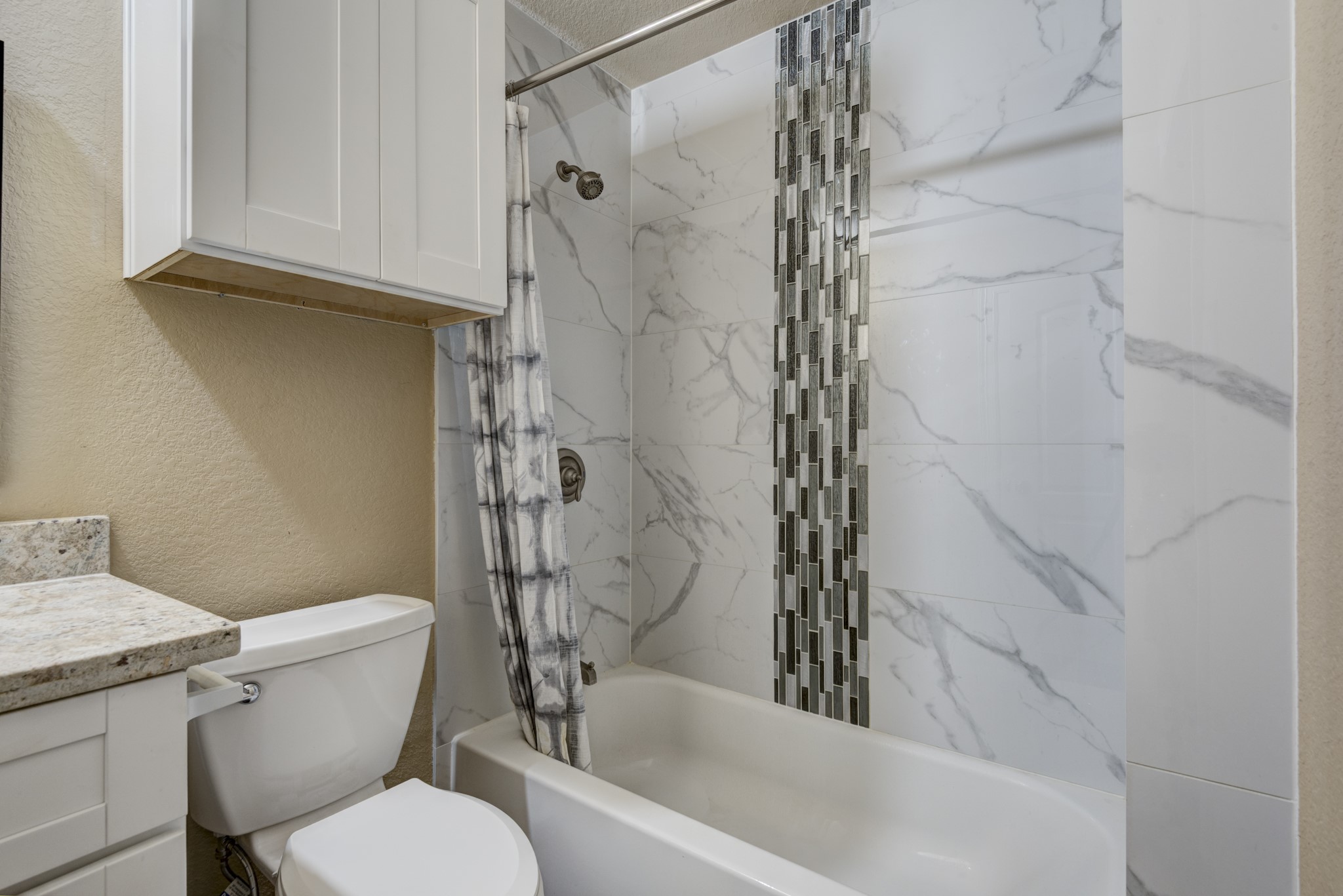 7348 Love Road Fulshear, TX 77441 - Photo 40 of 48 Guest quarters feature a stylish full bath.