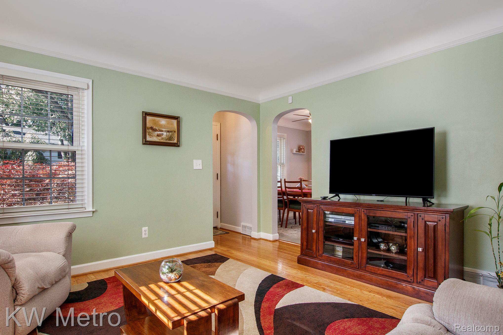866 Cambridge Road Berkley, MI 48072 - Photo 11 of 36 Gallery Image 11