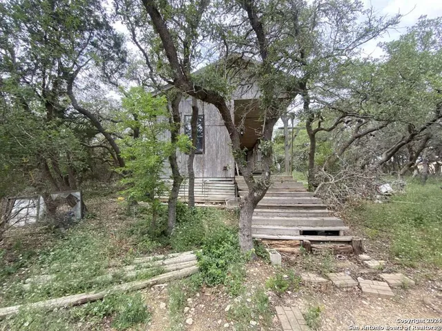 $290,999 | 299 North Loop Drive, Blanco, TX 78606
