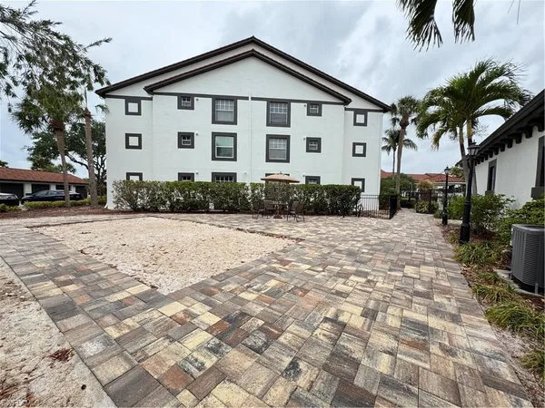 $2,100 | 7925 Preserve Circle, Unit 326, Naples, FL 34119