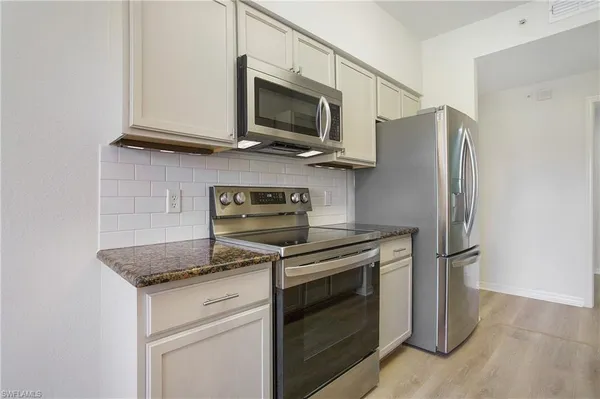 $2,100 | 7925 Preserve Circle, Unit 326, Naples, FL 34119