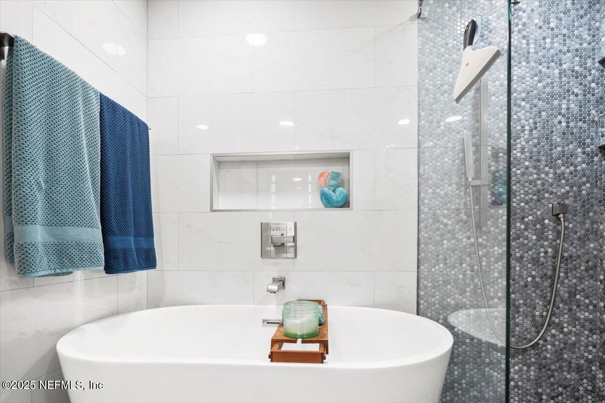 2087 Harvard Street Middleburg, FL 32068 - Photo 25 of 48 Downstairs bath view 2