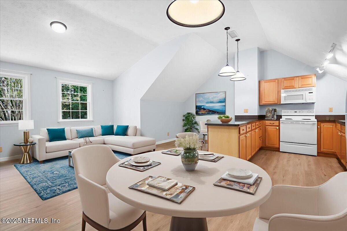 2087 Harvard Street Middleburg, FL 32068 - Photo 29 of 48 Virtual staged inlaw suite