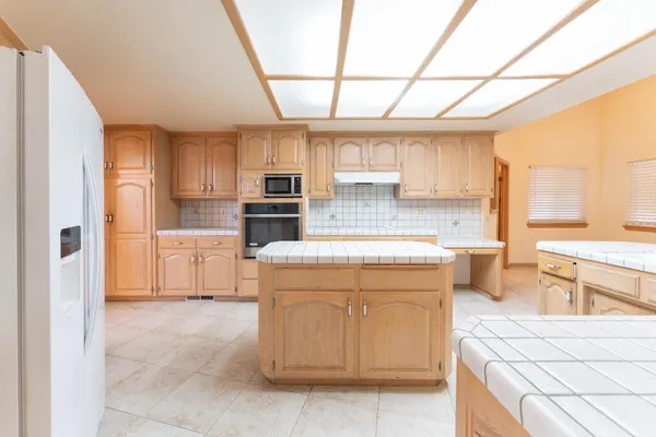 $625,000 | 3714 West Woodside Avenue, Visalia, CA 93291