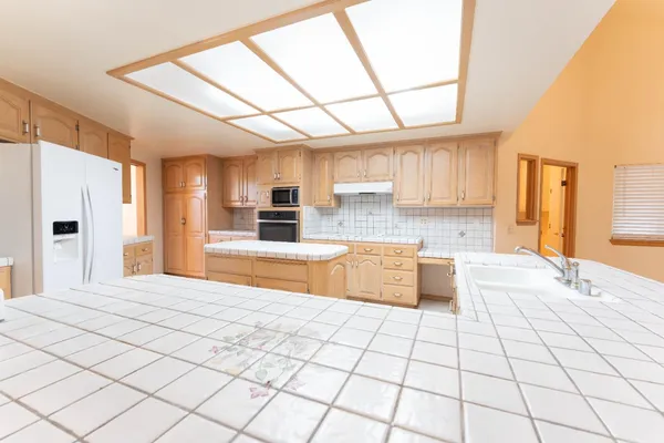 $625,000 | 3714 West Woodside Avenue, Visalia, CA 93291