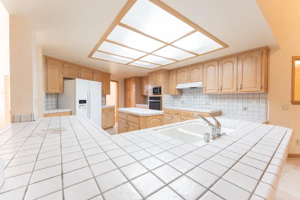 $625,000 | 3714 West Woodside Avenue, Visalia, CA 93291