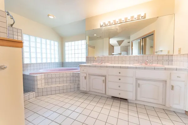 $625,000 | 3714 West Woodside Avenue, Visalia, CA 93291