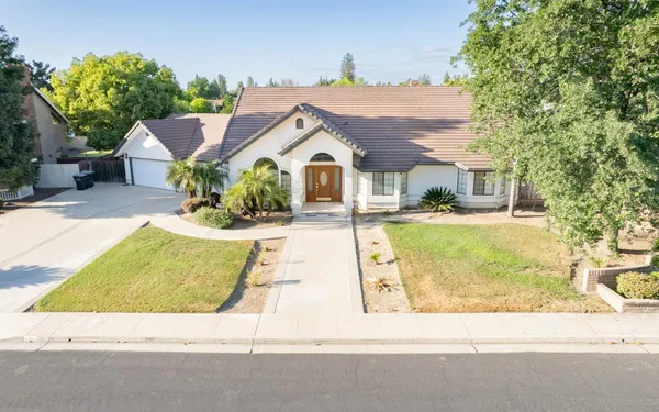 $625,000 | 3714 West Woodside Avenue, Visalia, CA 93291