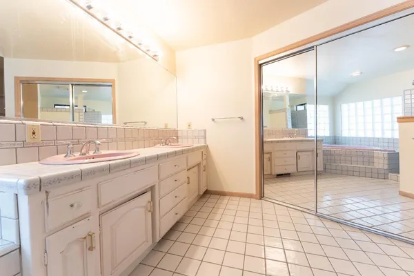 $625,000 | 3714 West Woodside Avenue, Visalia, CA 93291