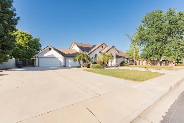 $625,000 | 3714 West Woodside Avenue, Visalia, CA 93291