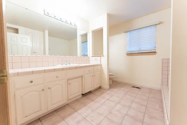 $625,000 | 3714 West Woodside Avenue, Visalia, CA 93291