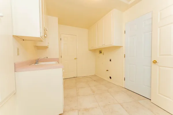 $625,000 | 3714 West Woodside Avenue, Visalia, CA 93291