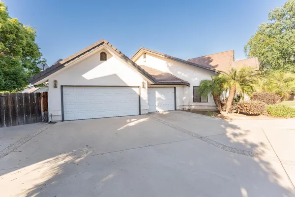 $625,000 | 3714 West Woodside Avenue, Visalia, CA 93291