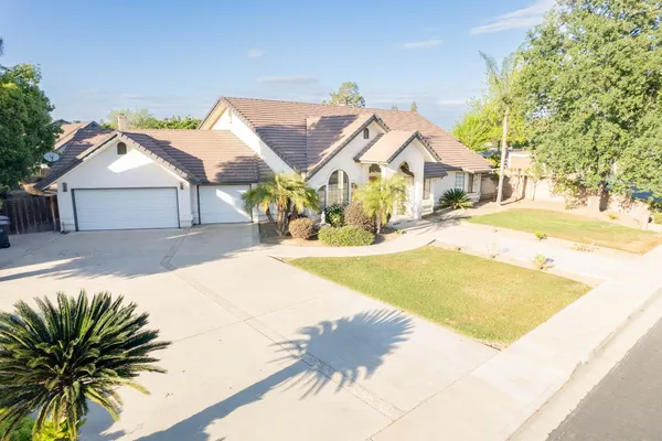 $625,000 | 3714 West Woodside Avenue, Visalia, CA 93291