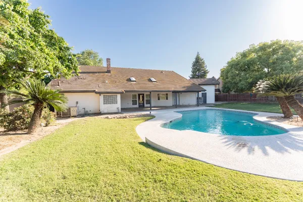 $625,000 | 3714 West Woodside Avenue, Visalia, CA 93291