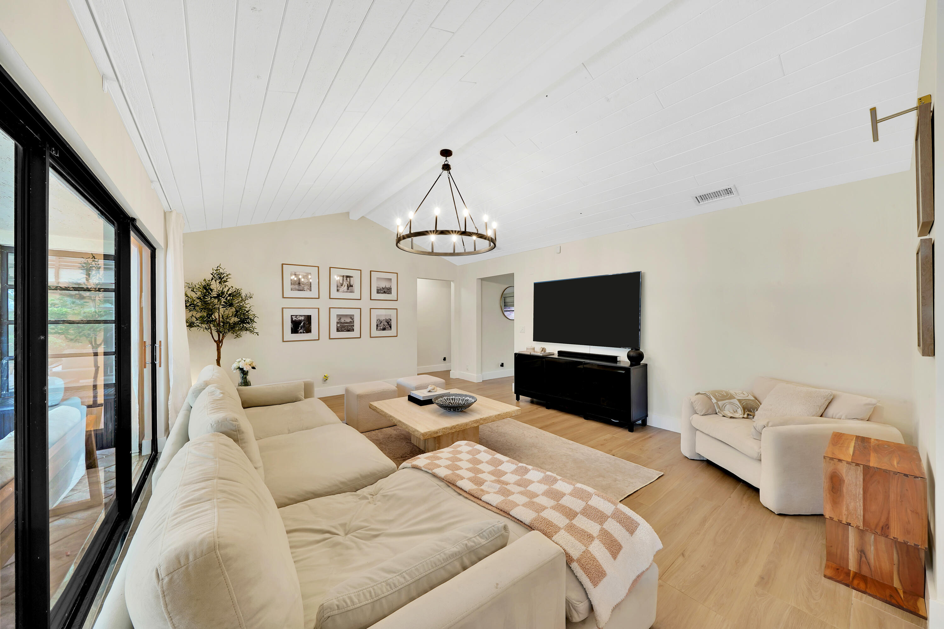 3048 Northwest 28th Avenue Boca Raton, FL 33434 - Photo 15 of 59 13 Family Area(5)