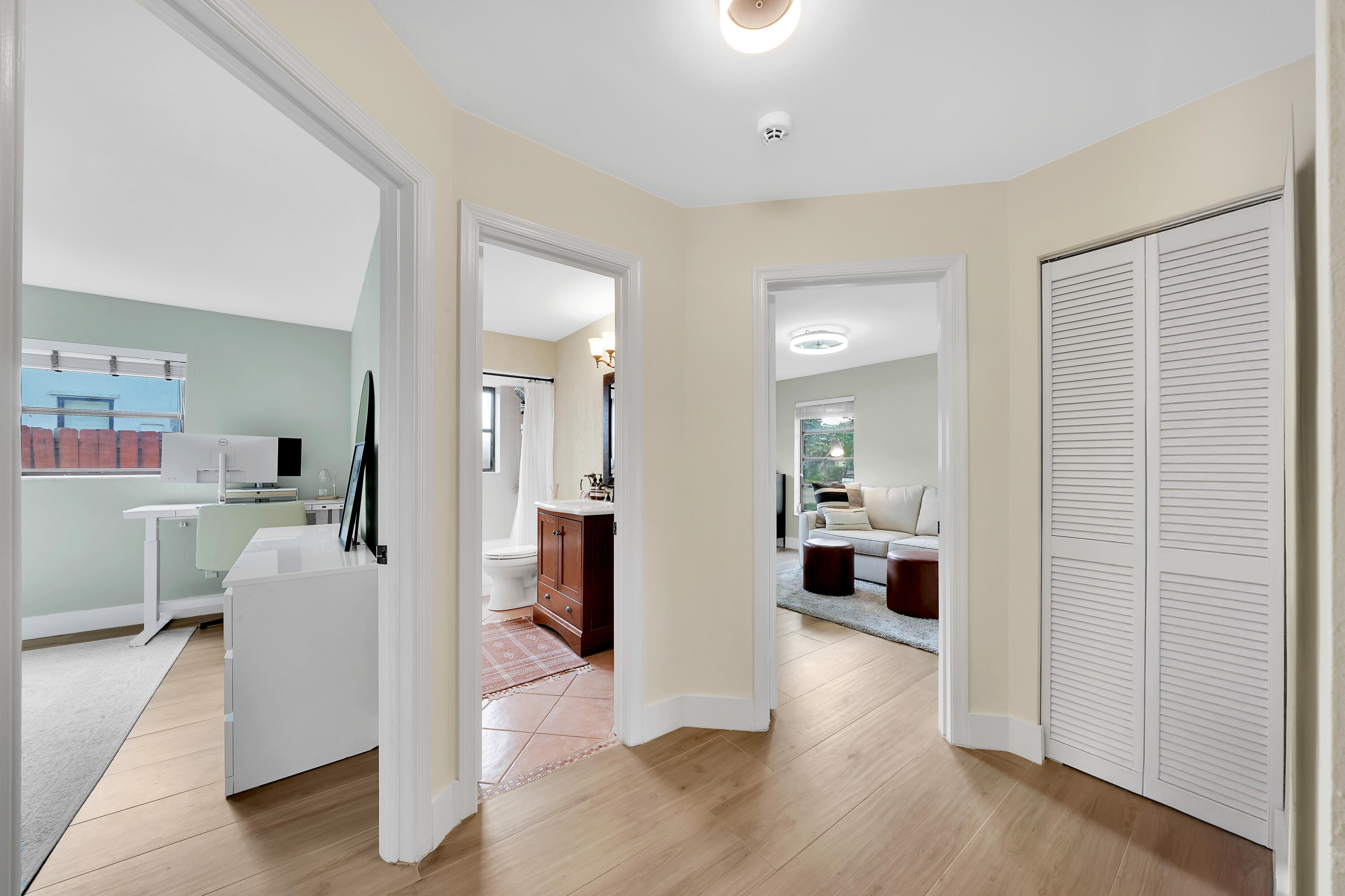 3048 Northwest 28th Avenue Boca Raton, FL 33434 - Photo 34 of 59 6 Guest Area