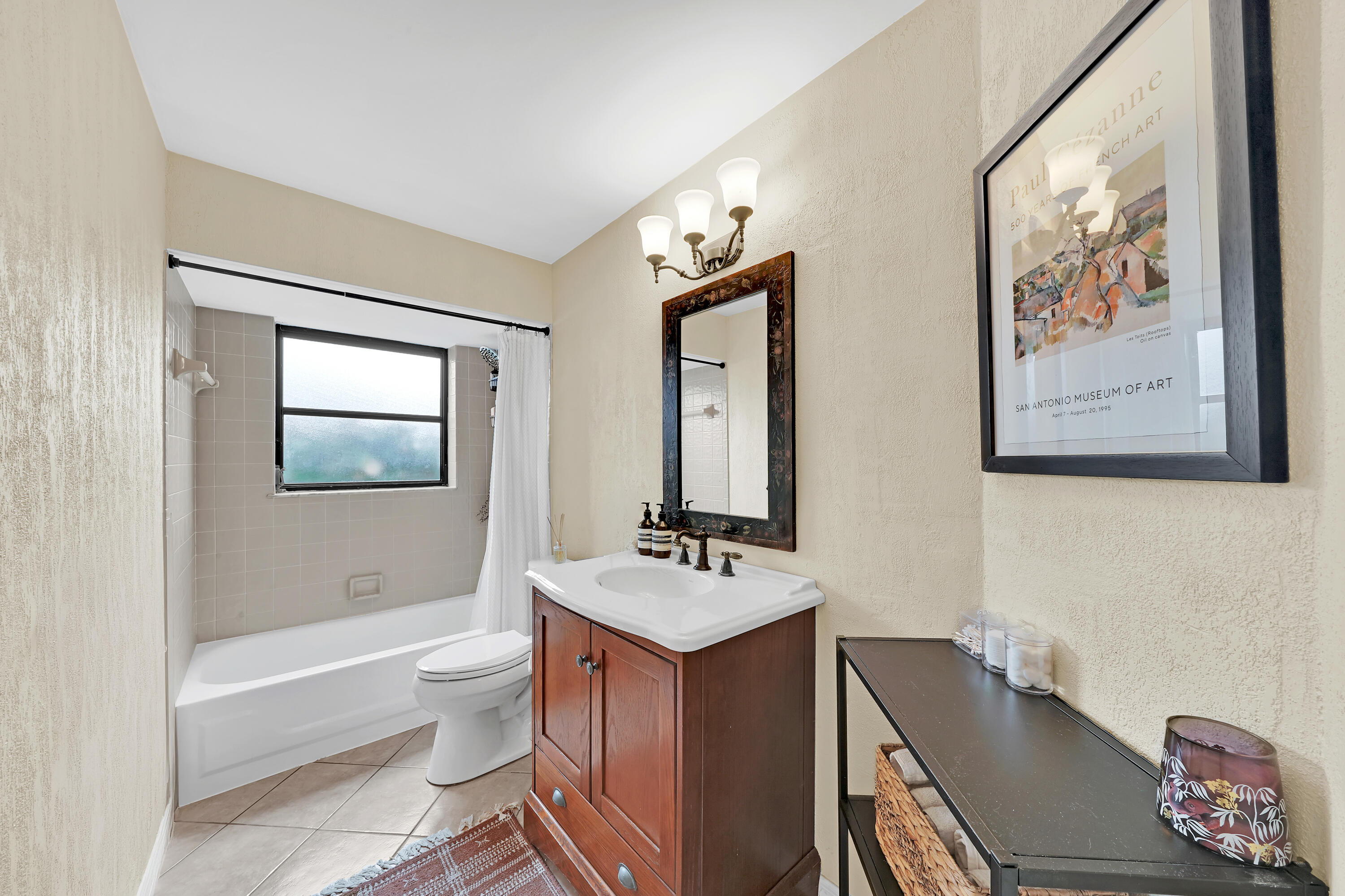 3048 Northwest 28th Avenue Boca Raton, FL 33434 - Photo 37 of 59 8 Guest Bathroom (1)