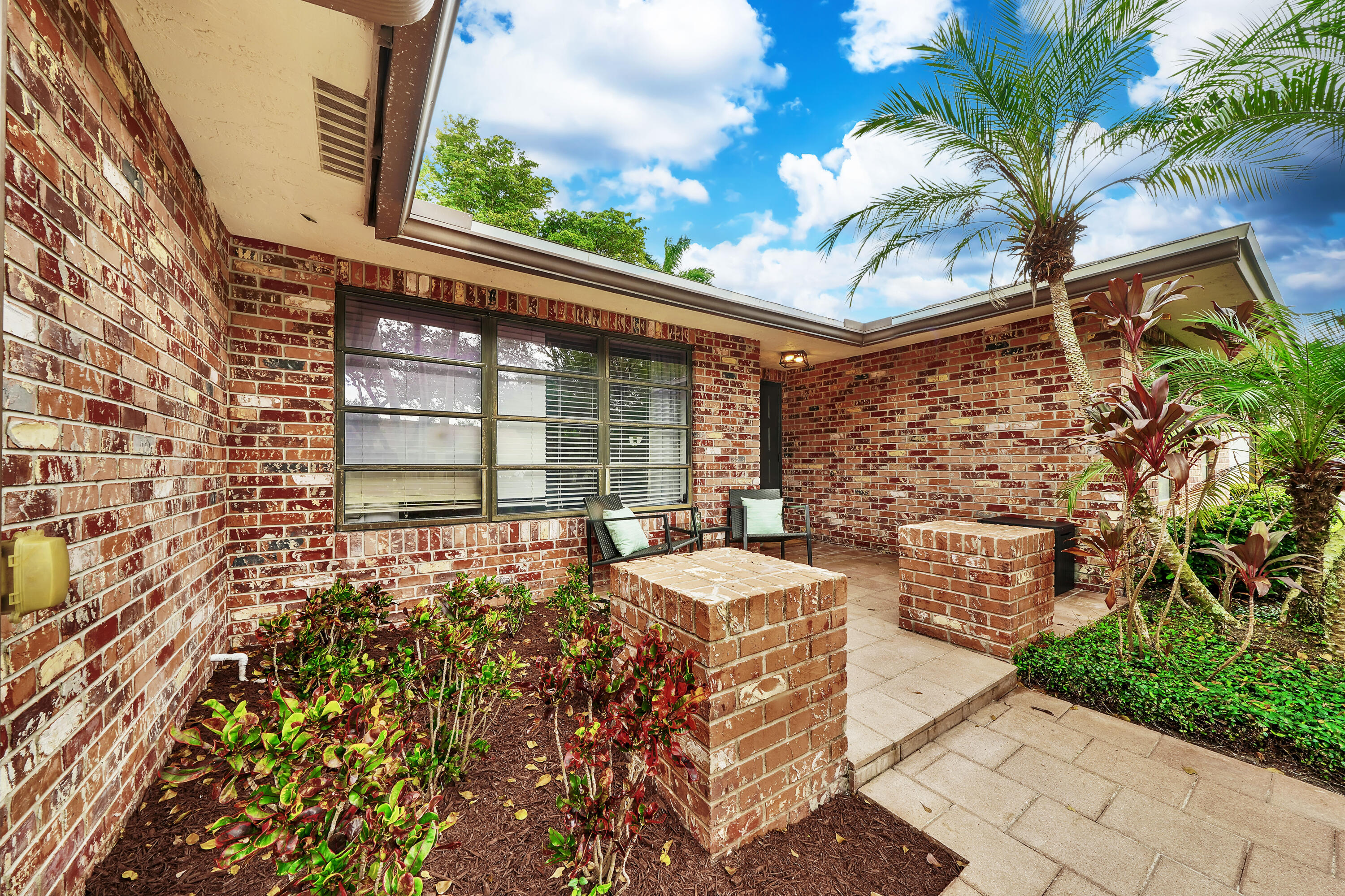 3048 Northwest 28th Avenue Boca Raton, FL 33434 - Photo 4 of 59 3 Entryway (1)