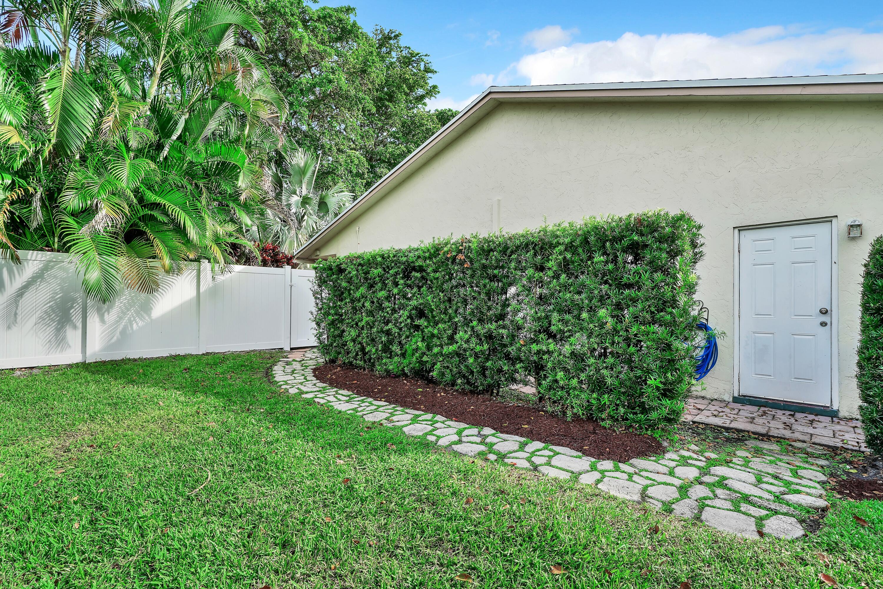 3048 Northwest 28th Avenue Boca Raton, FL 33434 - Photo 51 of 59 19 Sideyard (2)