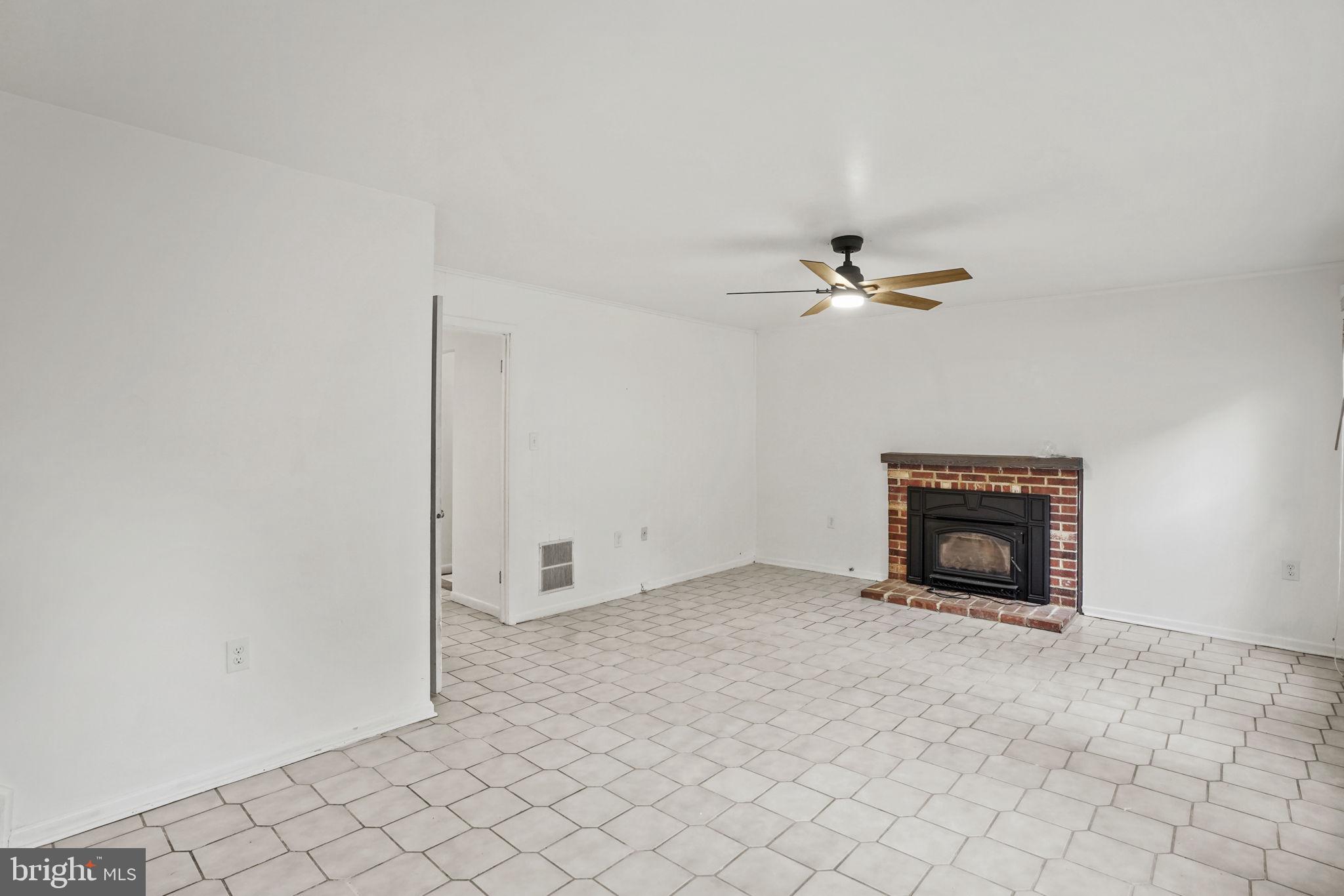 9086 Brook Ford Road Burke, VA 22015 - Photo 11 of 40 Gallery Image 11
