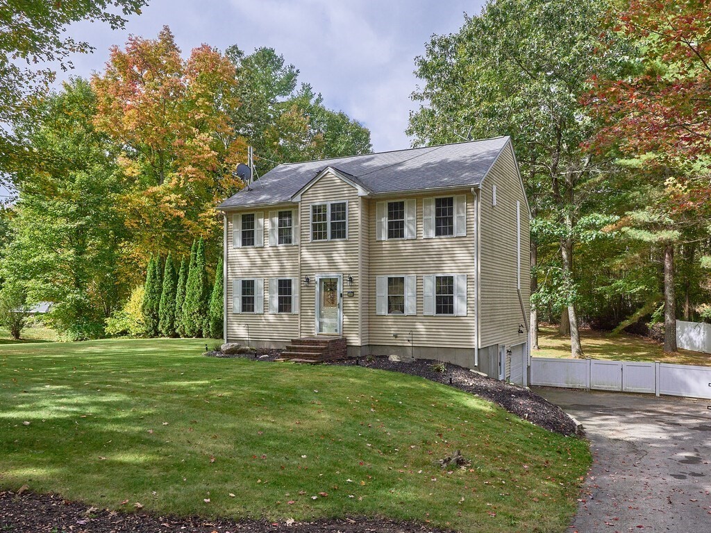 390 Rochdale Street Auburn, MA 01501 - Photo 3 of 42 Gallery Image 3