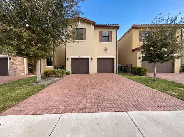 $552,000 | 4879 Northwest 55th Place, Fort Lauderdale, FL 33319