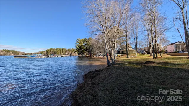 a view of road with yard