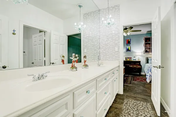 $7,300 | 2629 University Boulevard, West University Place, TX 77005
