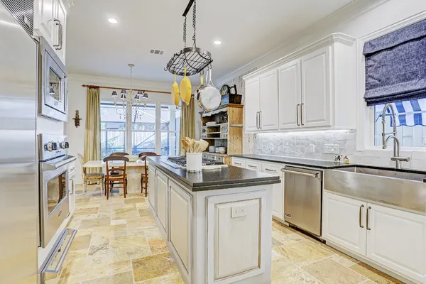 $7,300 | 2629 University Boulevard, West University Place, TX 77005