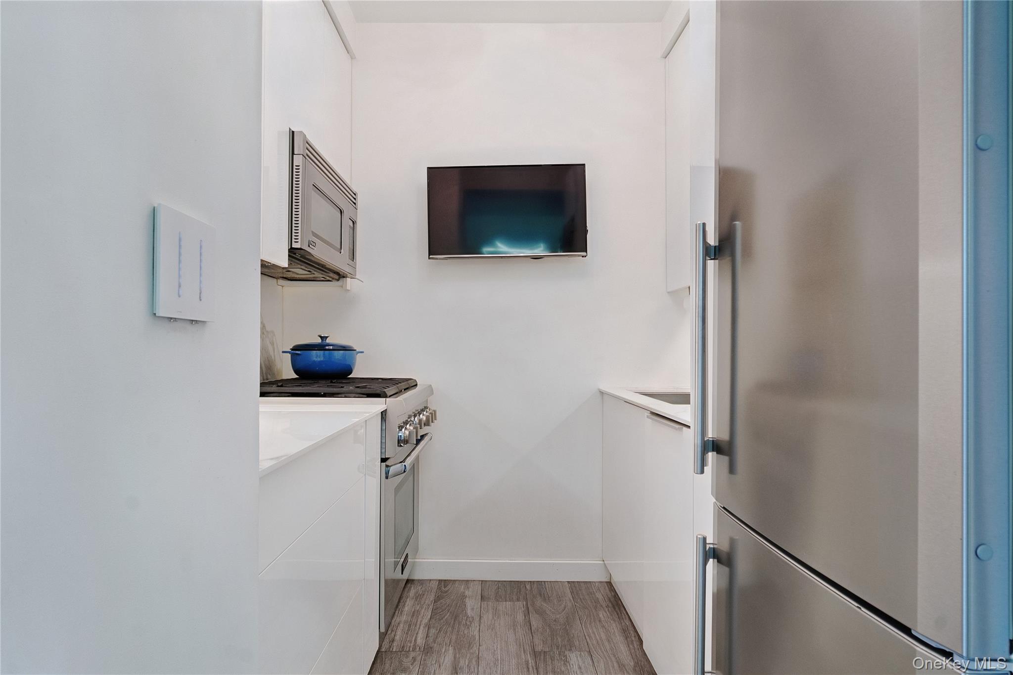 310 East 46th Street, Unit PHT Manhattan, NY 10017 - Photo 11 of 18