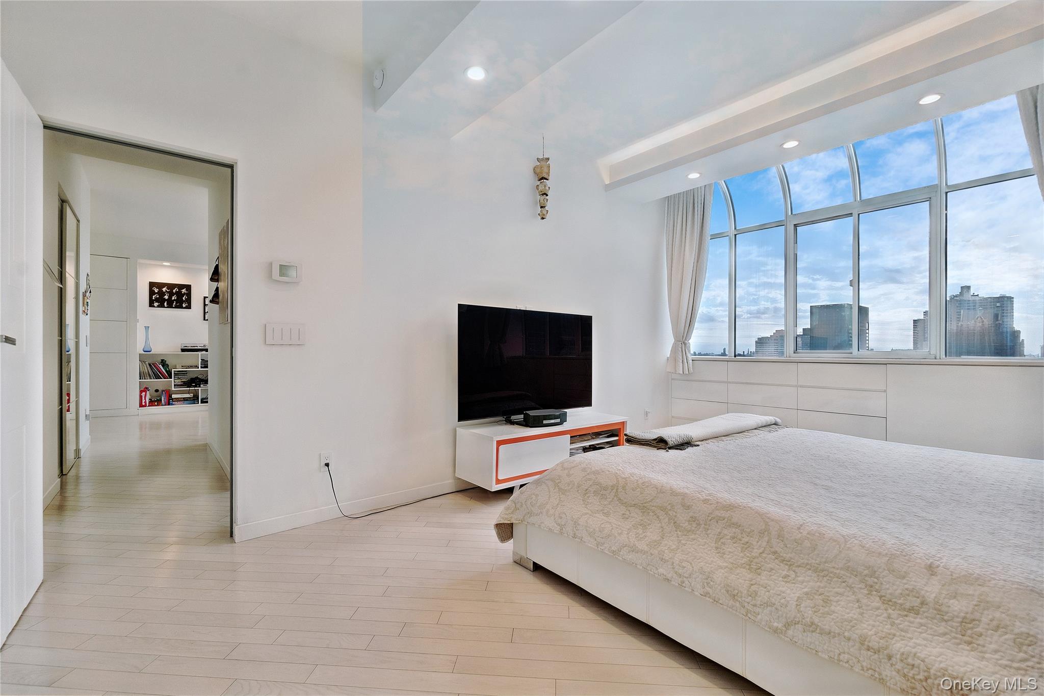 310 East 46th Street, Unit PHT Manhattan, NY 10017 - Photo 9 of 18