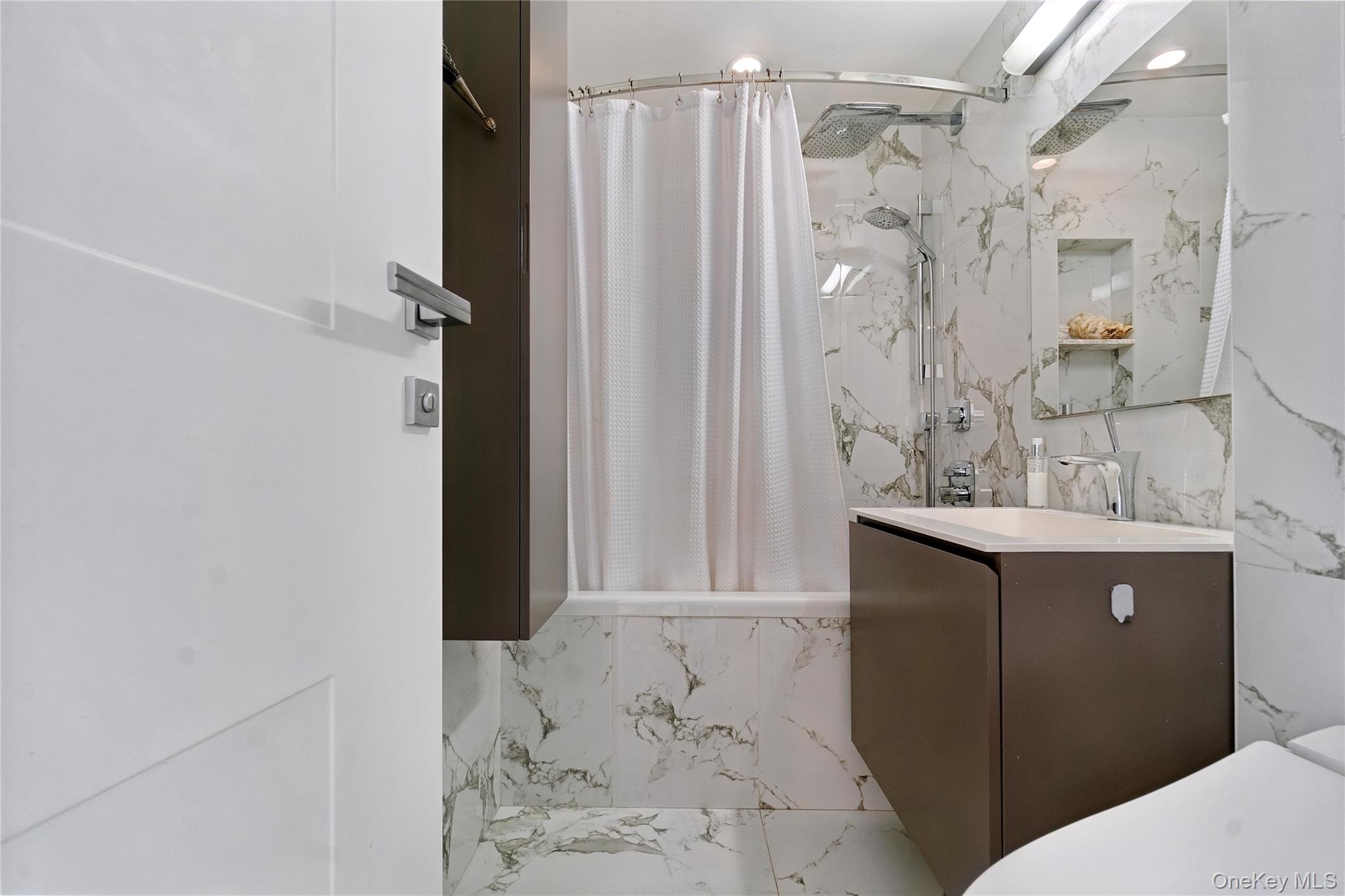 310 East 46th Street, Unit PHT Manhattan, NY 10017 - Photo 10 of 18