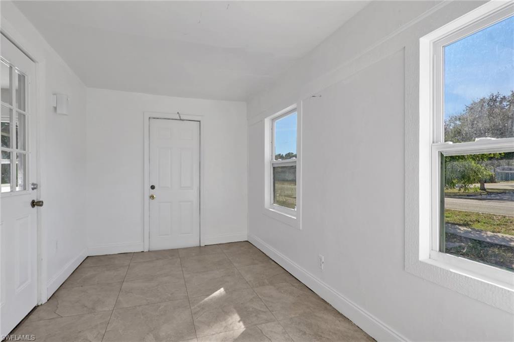 2933 Jackson Street Fort Myers, FL 33901 - Photo 5 of 37