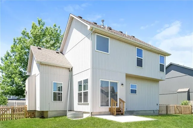 $2,180 | 18417 Spruce Street, Gardner, KS 66030