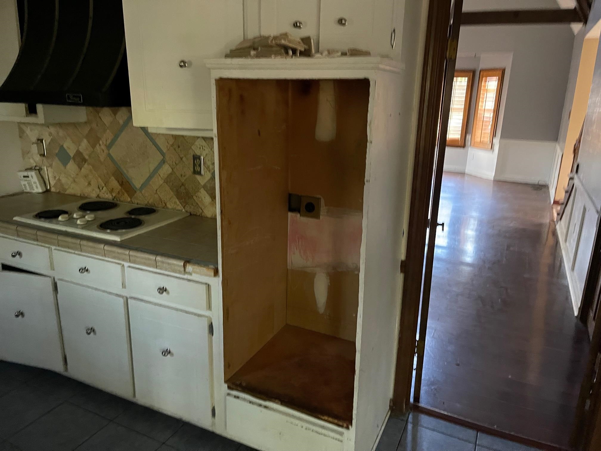 4339 Timber Rise Road Memphis, TN 38125 - Photo 8 of 11 a bathroom with a sink and mirror