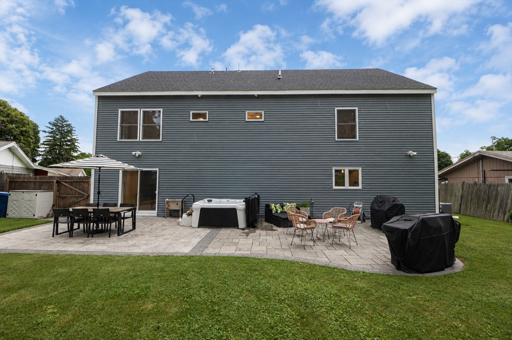 26 North Shetland Road Danvers, MA 01923 - Photo 8 of 38 Gallery Image 8
