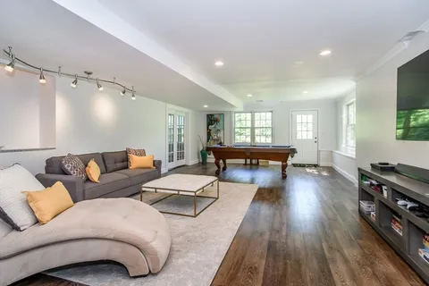 $2,250,000 | 2 Hunters Lane, Natick, MA 01760