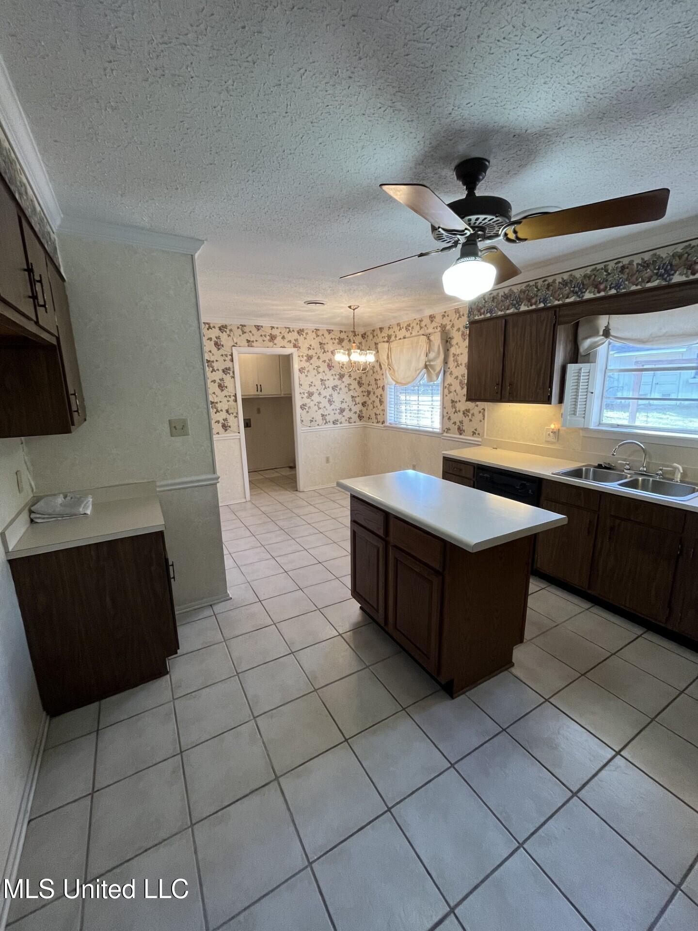 808 Live Oak Drive Clinton, MS 39056 - Photo 2 of 12 7801c77b-89f8-40e6-a41d-24982839c504