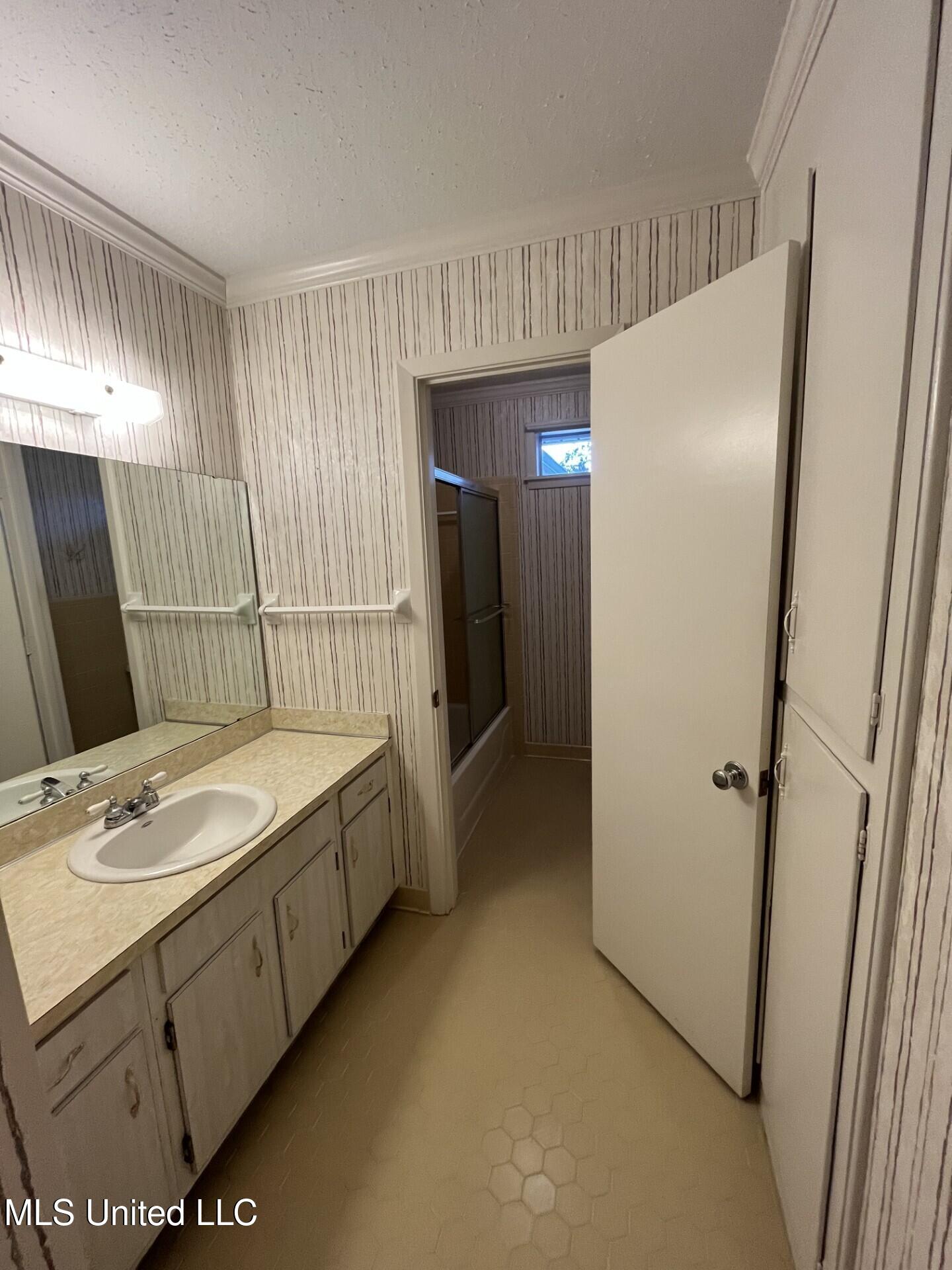 808 Live Oak Drive Clinton, MS 39056 - Photo 6 of 12 9b9aebae-84df-4849-a2ce-28f37a03a7c5