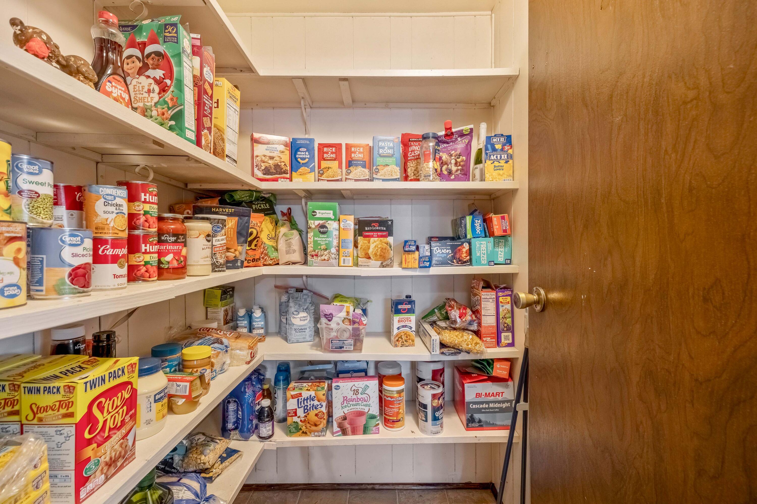 52851 Wayside Loop La Pine, OR 97739 - Photo 7 of 31 Pantry