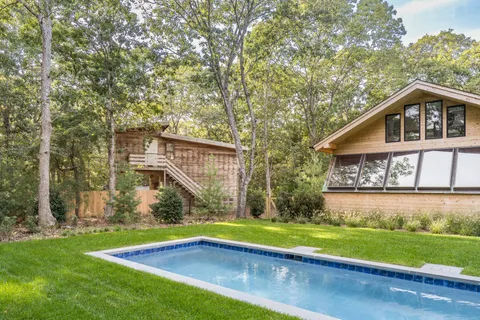 $2,995,000 | 21 Saddle Lane, East Hampton, NY 11937