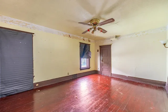 a view of a livingroom with a hardwood floor and a ceiling fan