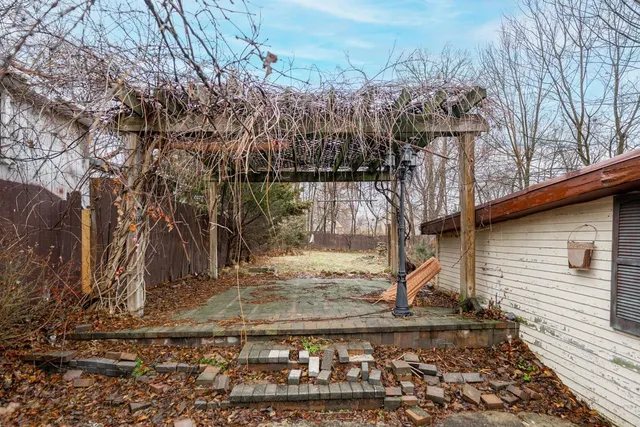 $105,000 | 425 North Hinkley Avenue, Rockford, IL 61101