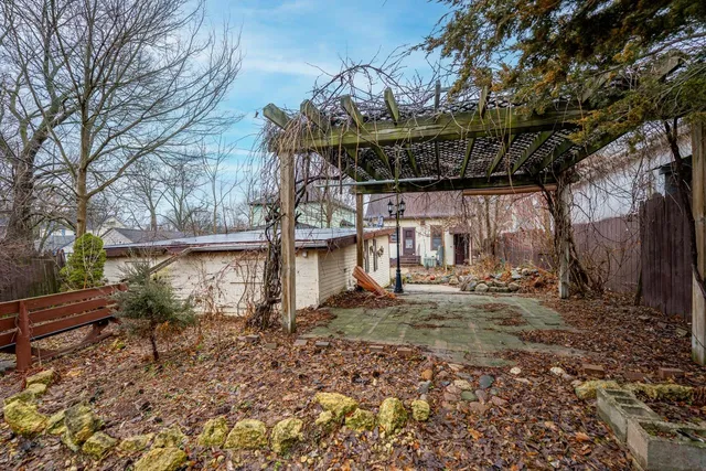 $105,000 | 425 North Hinkley Avenue, Rockford, IL 61101