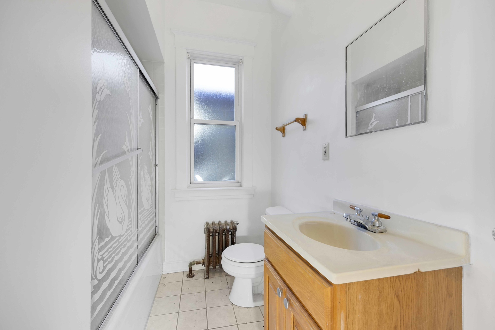 13331 South Commercial Avenue Chicago, IL 60633 - Photo 11 of 14 a bathroom with a sink toilet and shower