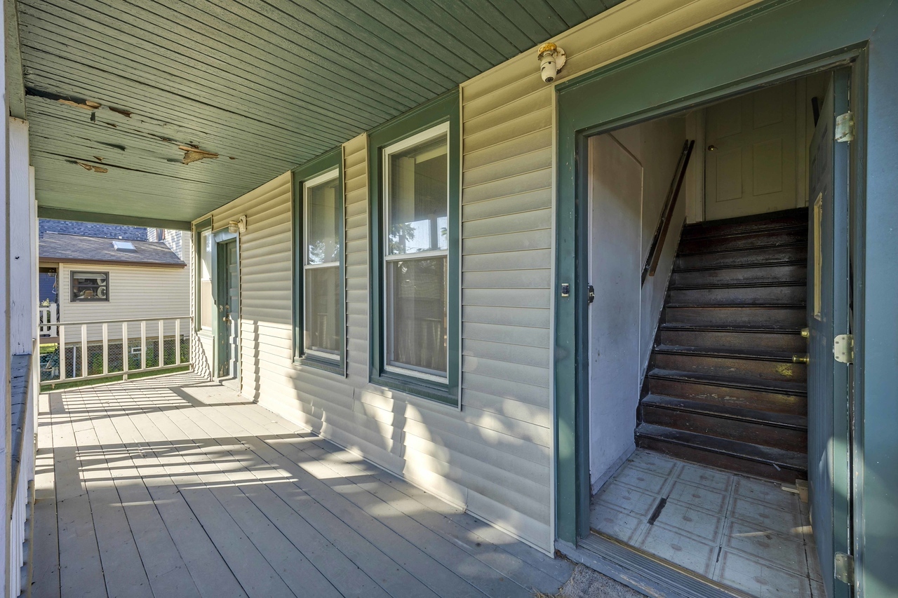 13331 South Commercial Avenue Chicago, IL 60633 - Photo 12 of 14 a view of a entryway door front of house