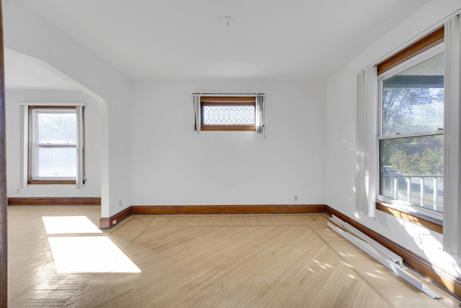 13331 South Commercial Avenue Chicago, IL 60633 - Photo 2 of 14 a view of a room with a large window